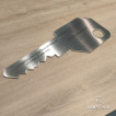 symbolischer Schlüssel aus Edelstahl zur Gebäudeeinweihung